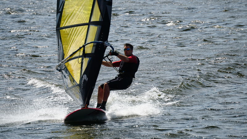 Initiatie- / vervolmakingslessen windsurfen/zeilen Initiatie- / vervolmakingslessen windsurfen/zeilen